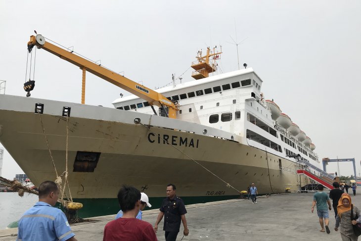Tiket pesawat mahal, kapal laut jadi pilihan pemudik