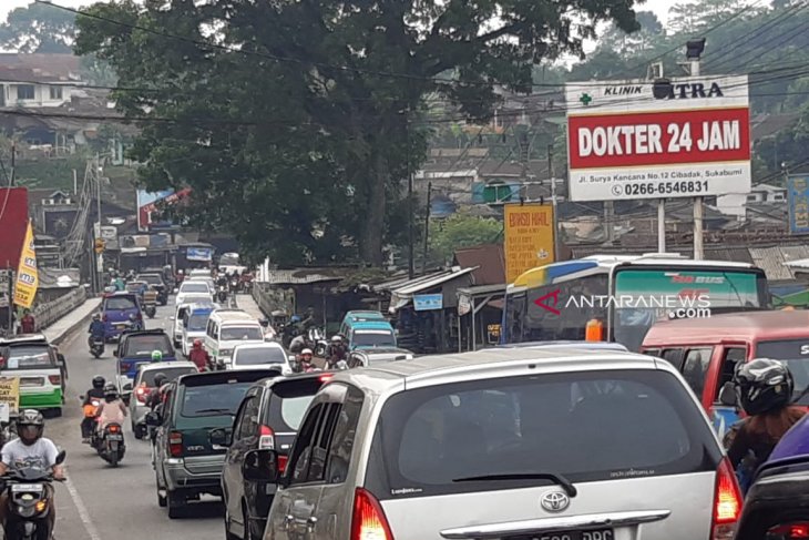 H-2 Lebaran jalur mudik Sukabumi jadi ada lonjakan volume kendaraan