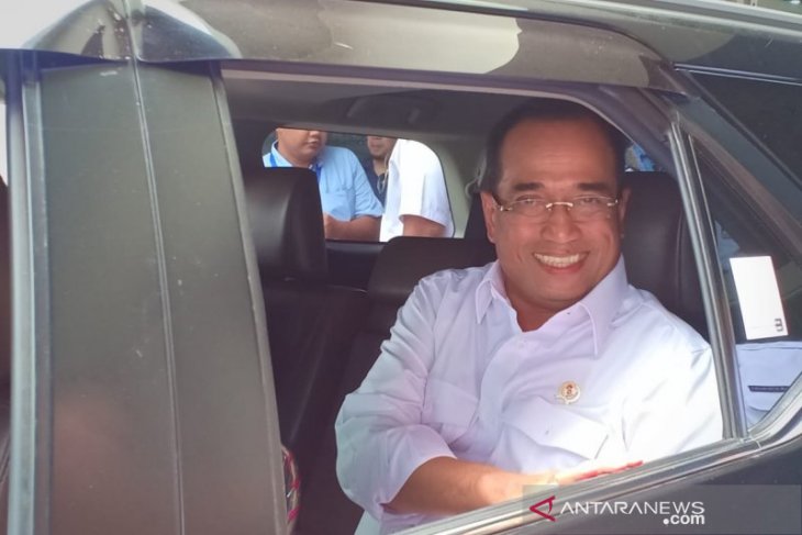 Menhub akan kaji kompetisi dengan penerbangan asing