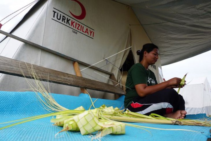 Korban gempa bumi Palu lebaran di pengungsian