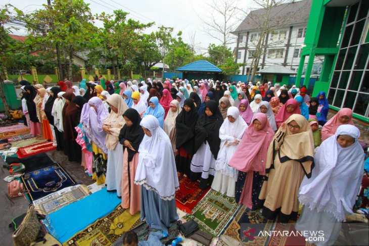 Shalat Idul Fitri Lebih Awal