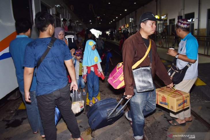 Puncak arus mudik di Stasiun KA Madiun