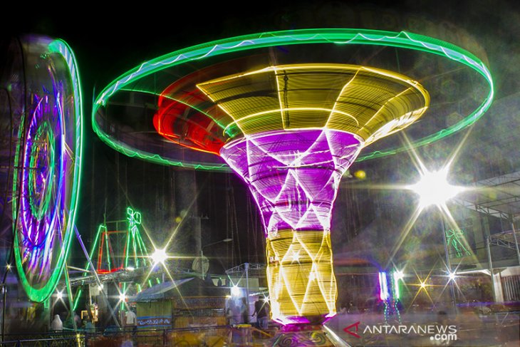 Hiburan pasar malam