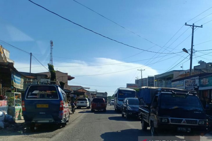 Arus lalulintas arah ke wisata Danau Toba ramai lancar