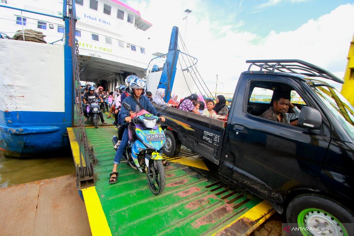 Kotabaru to receive grants for two ferry piers