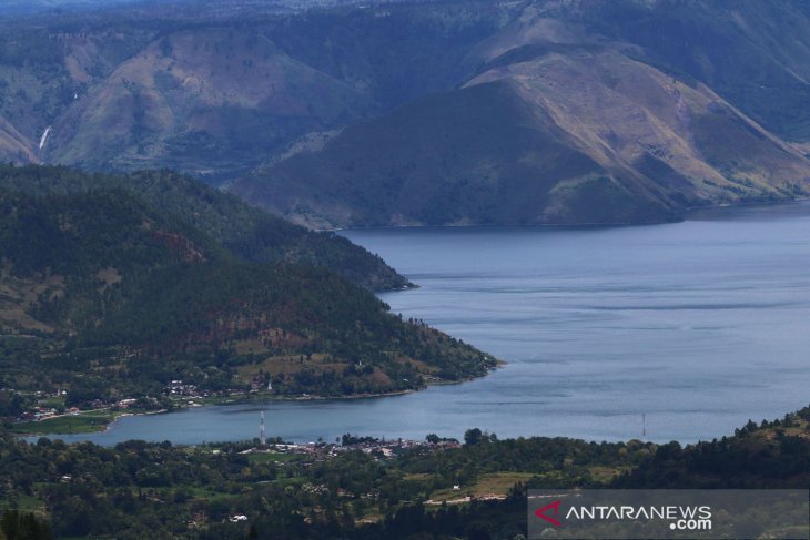 Arus balik angkutan penyeberangan di Danau Toba lancar
