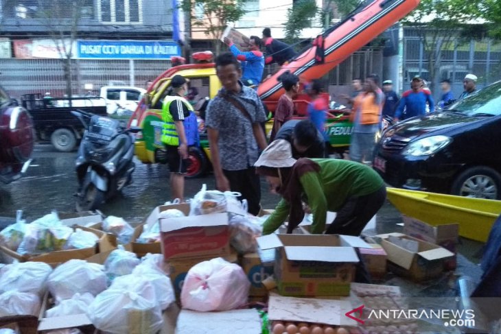 Bantuan Berbagai Asosiasi Bagi Korban Banjir Samarinda