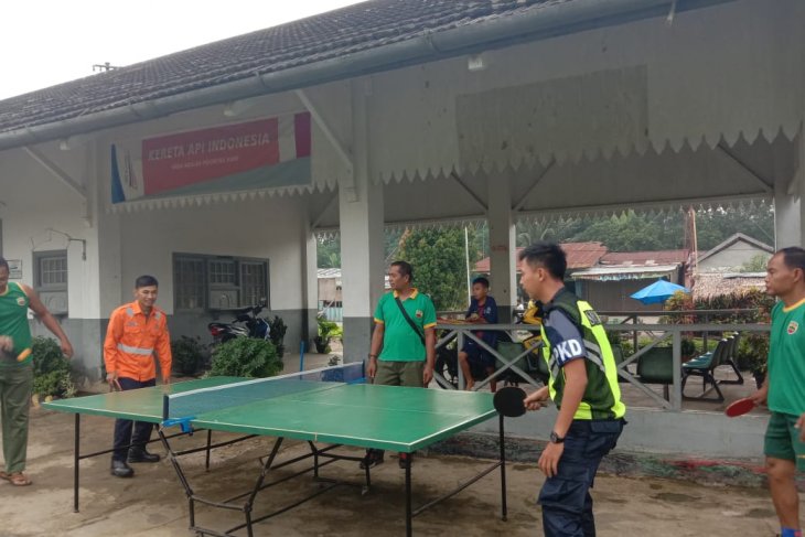 Usai tugas mudik Babinsa Kodim 0204/DS ajak olahraga petugas kereta api