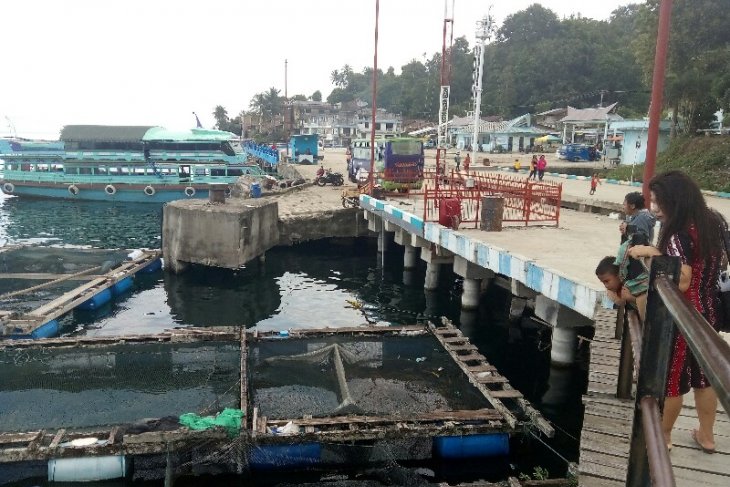 Ada usaha keramba jaring apung di Dermaga Tigaras Simalungun