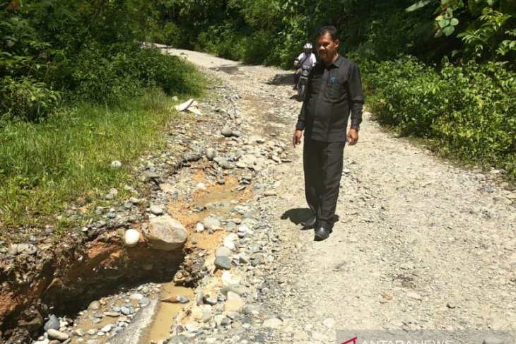 Jalan lintas Aceh Barat-Pidie terancam putus total