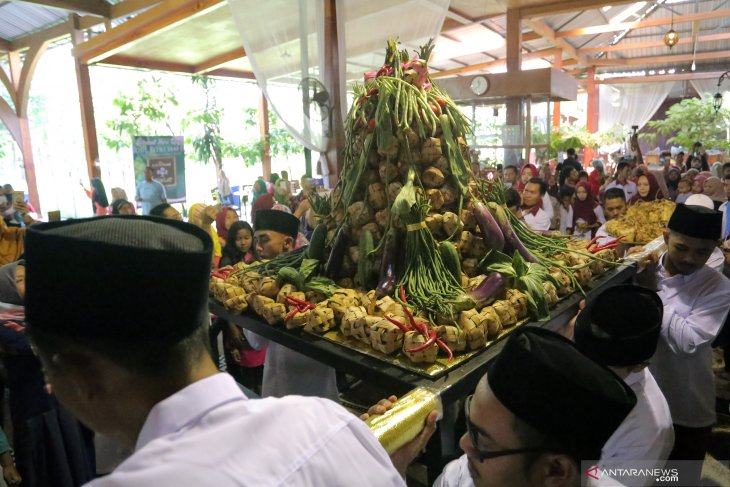 Kirab Ketupat Coklat