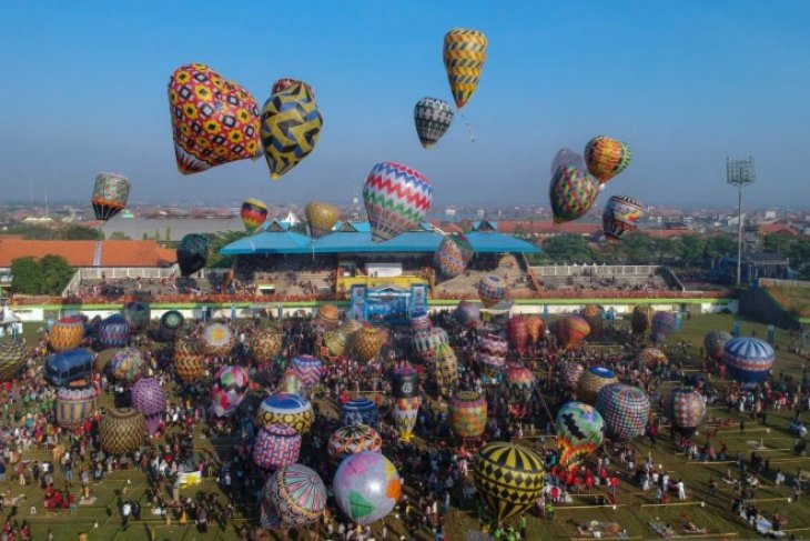 Suasana Festival Balon Udara Tradisional Di Pekalongan