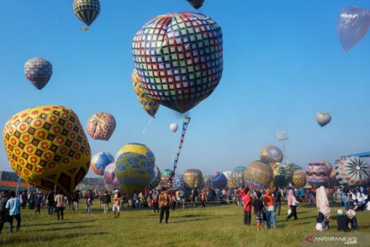 Suasana Festival Balon Udara Tradisional Di Pekalongan