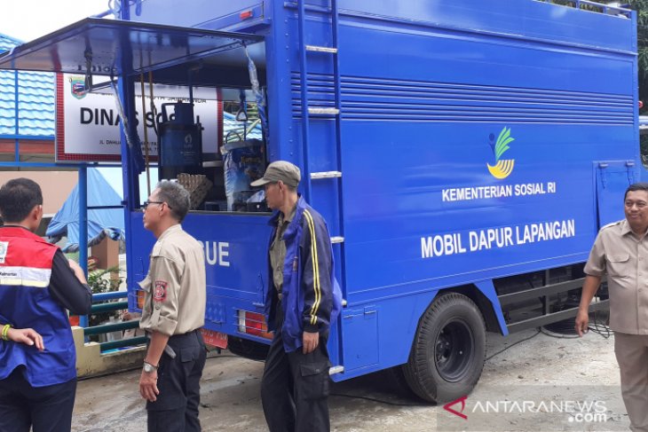 Mobil Dapur Umum Lapangan Terus Memasak