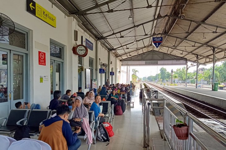 Penumpang kereta arus balik di wilayah Daop 7 masih tinggi