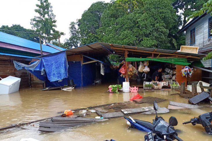 Ribuan orang terdamoak banjir Mahakam Ulu
