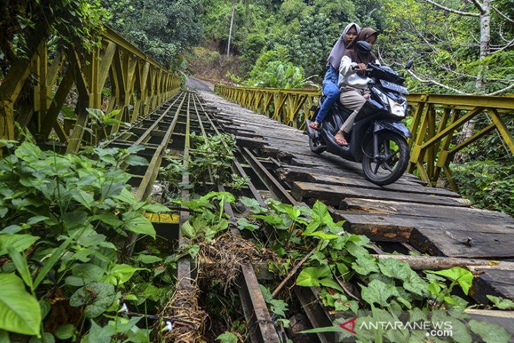 Jembatan Bailey rusak 