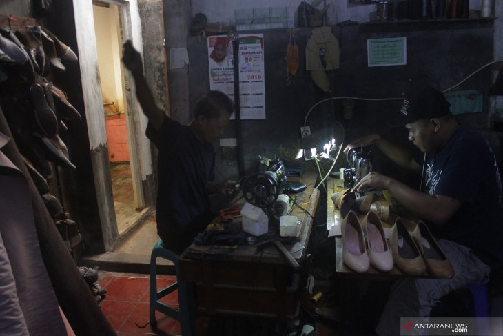 Pasar Daring Sepatu Kulit