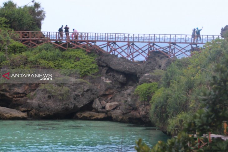 Kemenpar bantu fasilitas lampu taman objek wisata unggulan di SBD