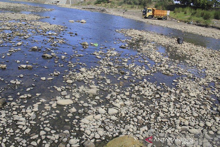 Sungai mulai mengering 