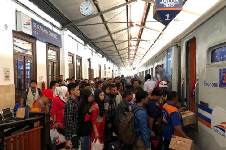 Lima KA terlambat tiba di Surabaya akibat gangguan listrik
