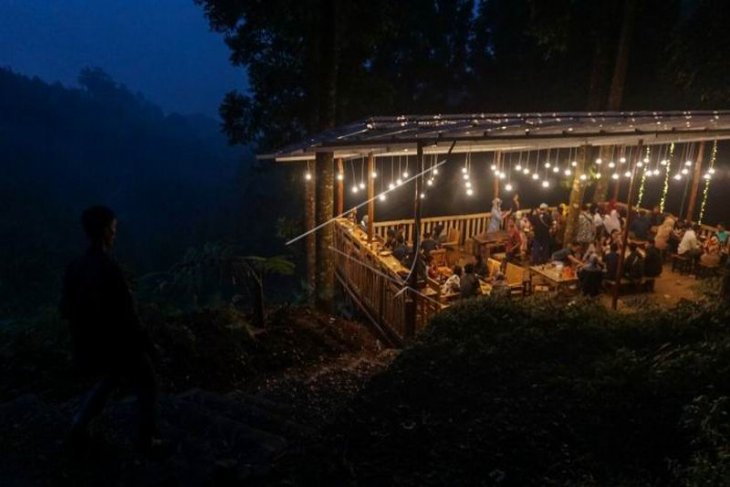 Kedai kopi di kawasan hutan lindung