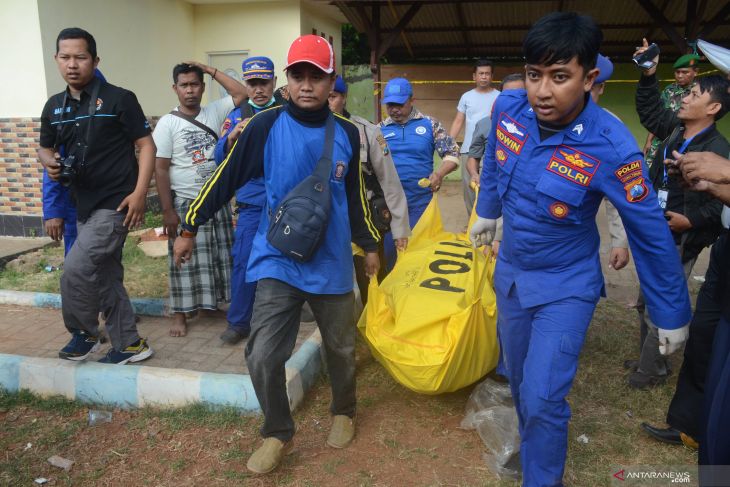 Evakuasi Korban KM Arim Jaya Sumenep