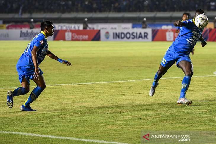 Persib Bandung vs Tira Persikabo seri