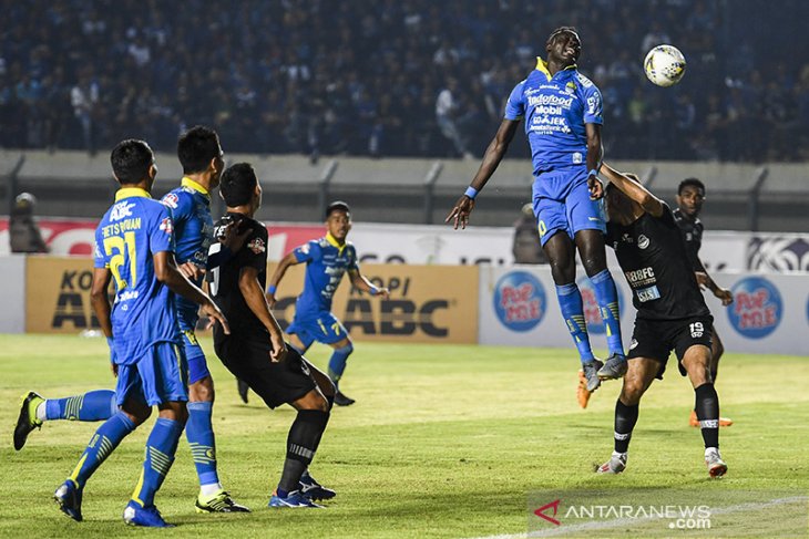 Persib Bandung vs Tira Persikabo seri