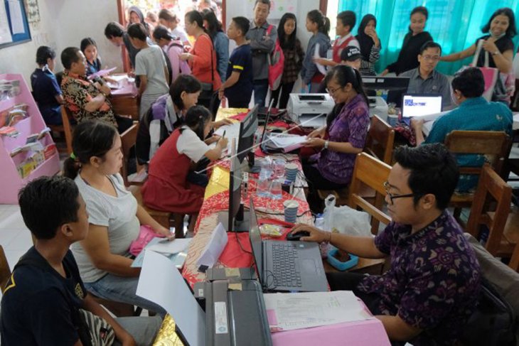 Antrean verifikasi zonasi PPBD di Denpasar