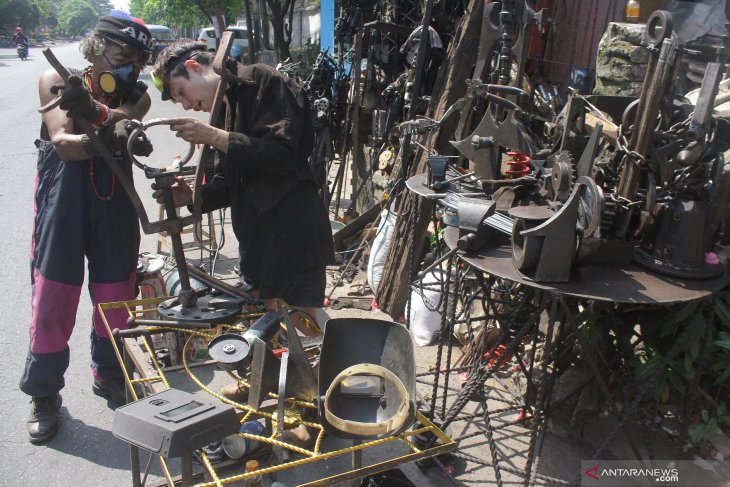 Kolaborasi seniman patung Indonesia-Inggris