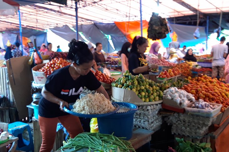  Harga  bahan  pokok masyarakat di  Ternate  belum stabil 