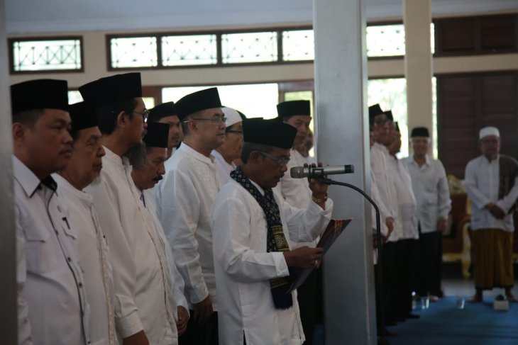 Bupati Pandeglang latik pengurus Masjid Ar-Rahman