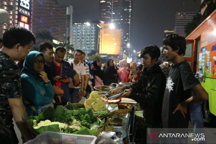 Para pedagang dapat berkah pagelaran perayaan HUT DKI Jakarta