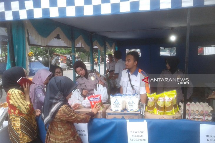 Polres Rejang Lebong gelar bazar sembako murah