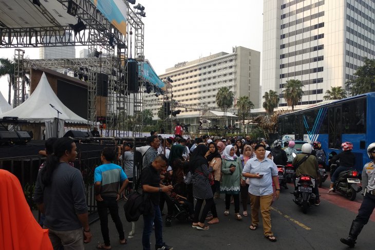 Warga Jakarta serbu bundaran HI Rayakan HUT DKI