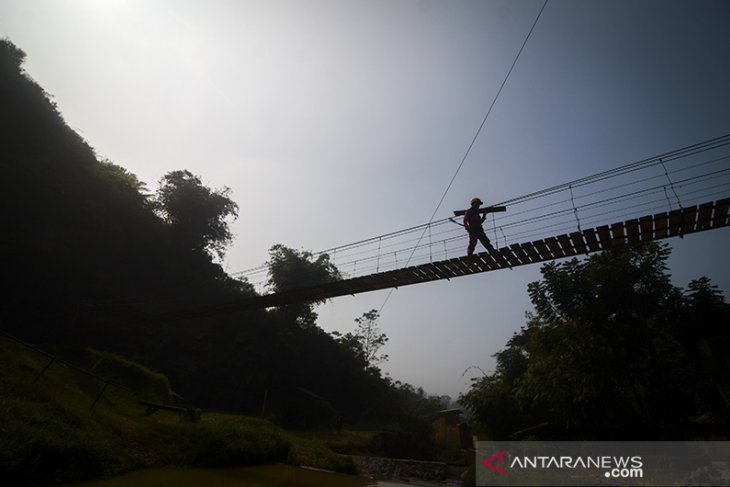Ekspedisi 1000 jembatan gantung untuk Indonesia 