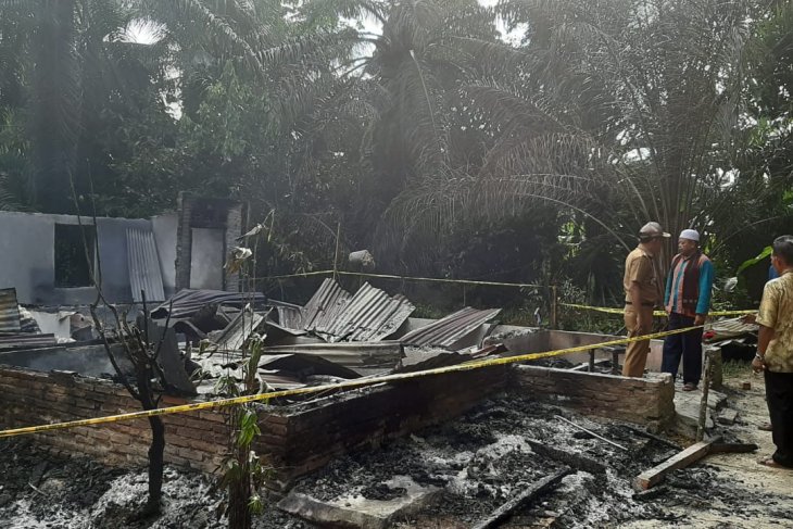 Cekcok, anak durhaka bakar rumah orang tuanya di Langkat
