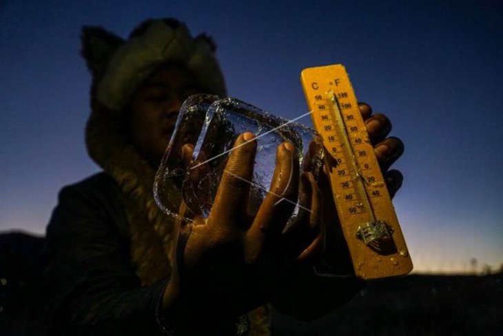 Embun beku di Dieng