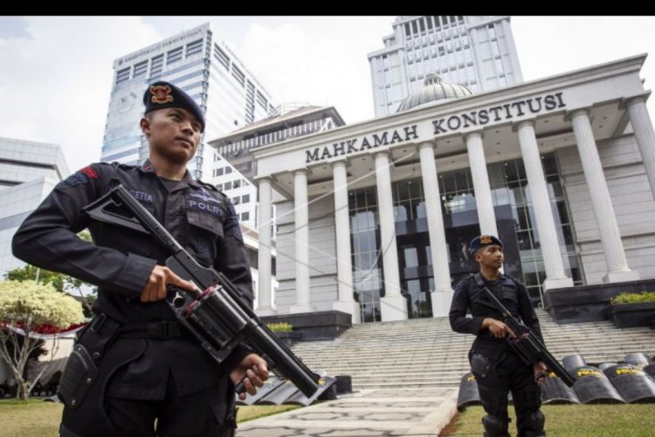 Pengamanan gedung MK jelang putusan sengketa Pilpres