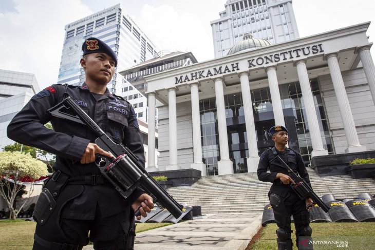 Polisi di Bogor lakukan patroli tengah malam jelang putusan MK