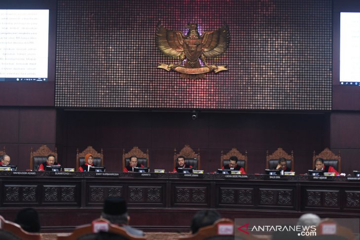 Hakim MK tak temui fakta ajakan berbaju putih