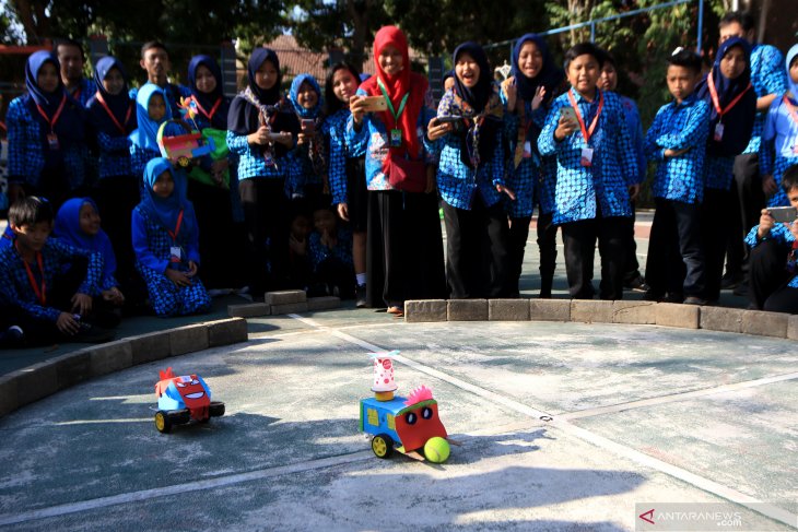 Perlombaan robot siswa SD