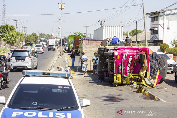 Kecelakaan truk di Pantura 