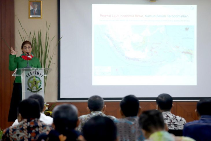 Police encouraged to probe into crimes in sea: Susi