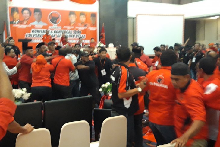 Konferda PDIP Malut diwarnai kericuhan
