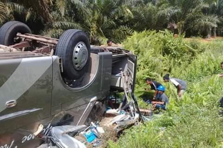 Bus Pontianak-Sampit terbalik di Lamandau, tiga korban tewas