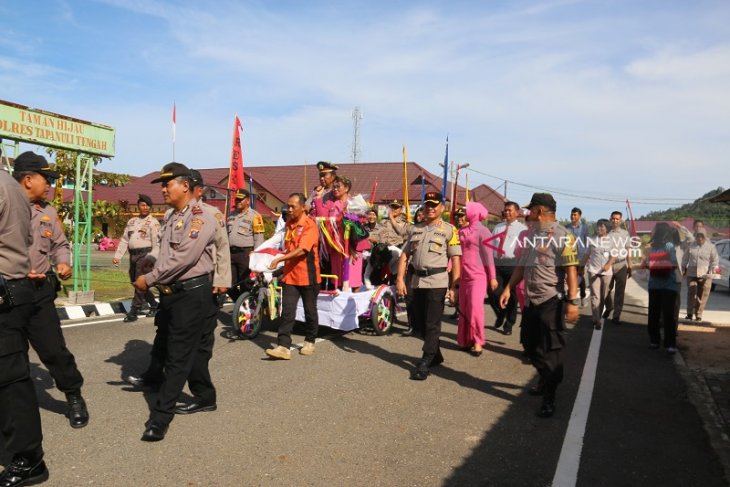 Inilah cara unik melepas purnabakti personil Polres Tapteng