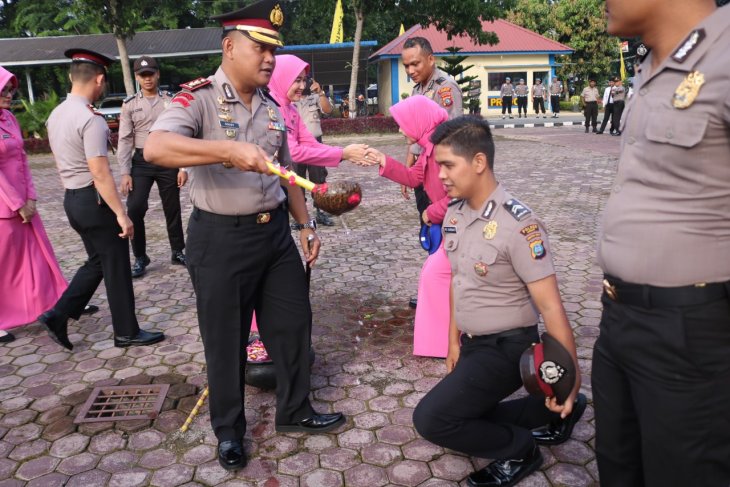 42 personel Polres Langkat naik pangkat