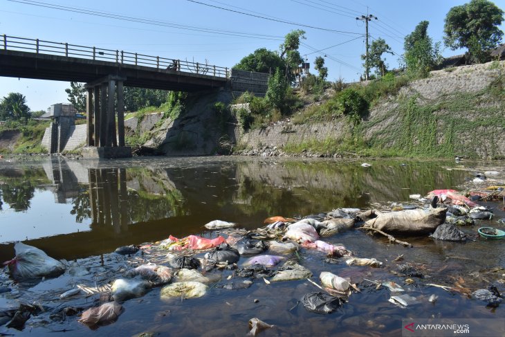 Sungai di Madiun mengering